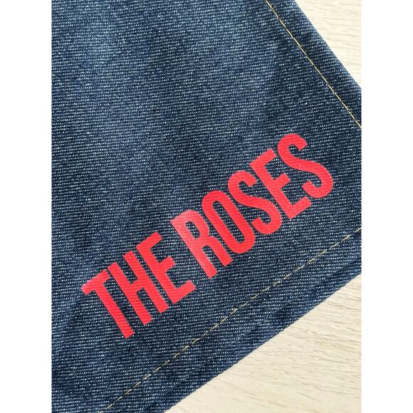 Got Crabs Apron from The Roses movie - new with tags - Picture 4 of 5